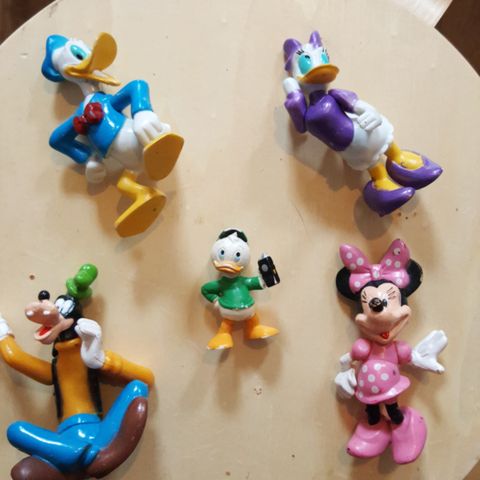 5 figurer. DISNEY. Selges kun sammen.