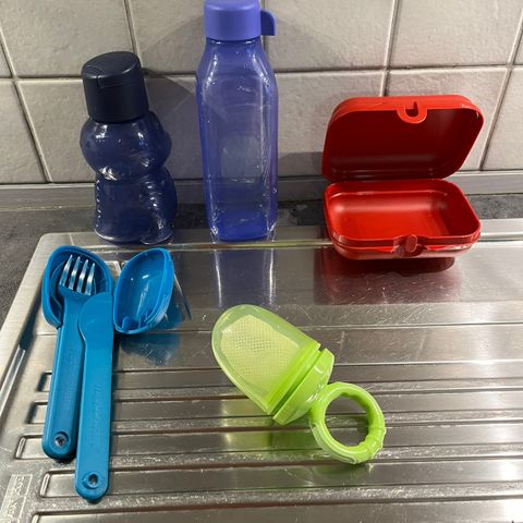 Tupperware - er nytt og ubrukt. Babyting ( lysegrønn)  er ikke Tupperware.