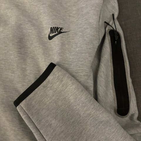 nike tech fleece genser grå L