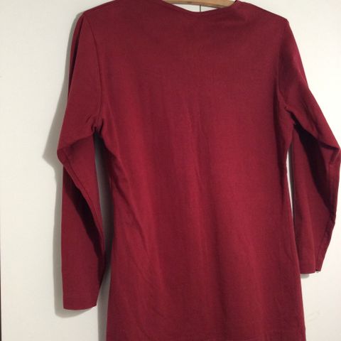 Rød jakke i 100 % bomull. Str. medium (38-40). Kr.50