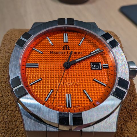 Maurice Lacroix Aikon Summer vibes orange 42mm