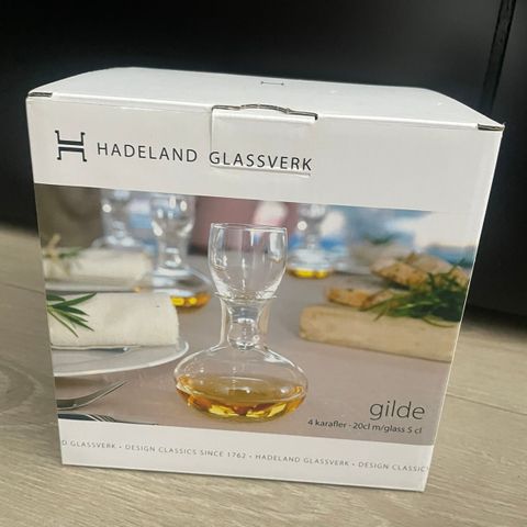 Gilde drammeglass fra Hadeland