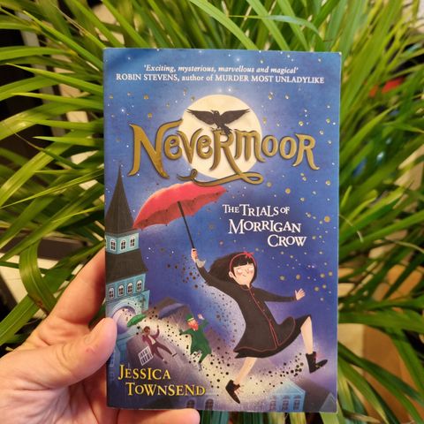 Barnebok: 8+ år. Nevermoor skrevet av Jessica Townsend. Engelskutgave!