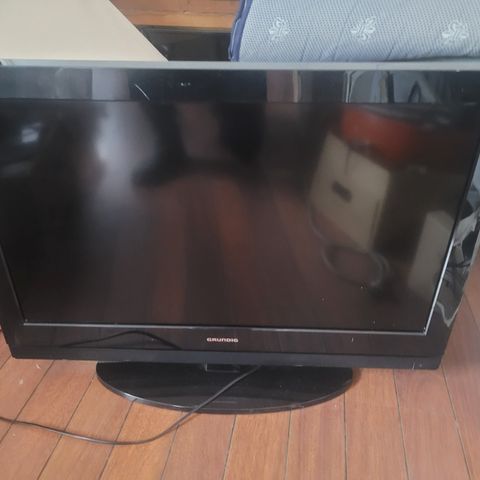 GRUNDIG  32 GLX TV gis bort