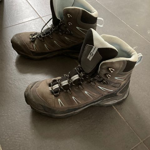 Salomon fjellsko goretex str 41 1/3  lite brukt