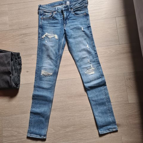 Nye denimbukser for kvinner.