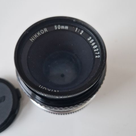 Nikkon linse 50 mm 1:2 selges.