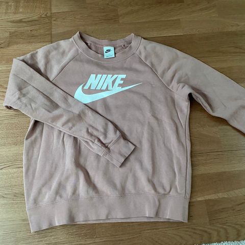 Fin Nike genser i small