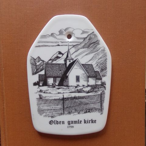 Olden gamle kirke - plakett laget av Figgjo Flint