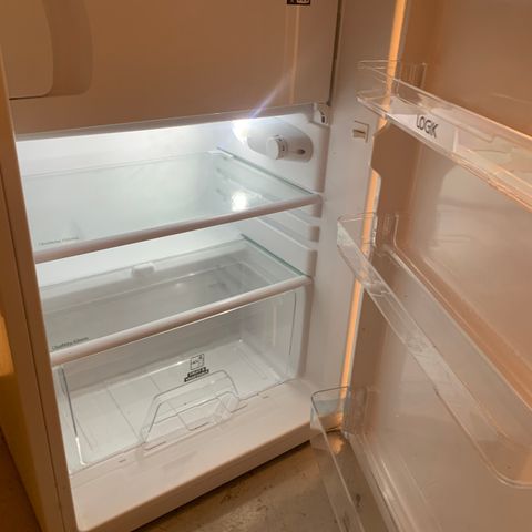 Lite kjøleskap med fryser, fra Logik