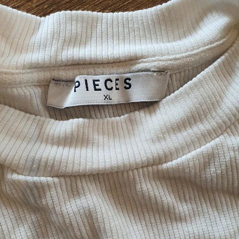 Langermet turtleneck fra pieces