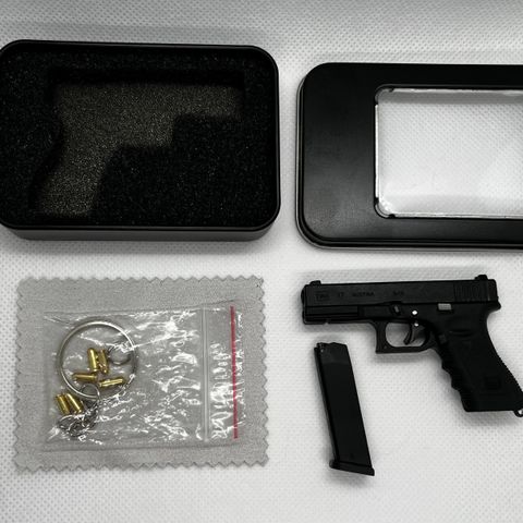 NY! Mini modell Glock G17-pistol svart i metall boks - kan atskilles!