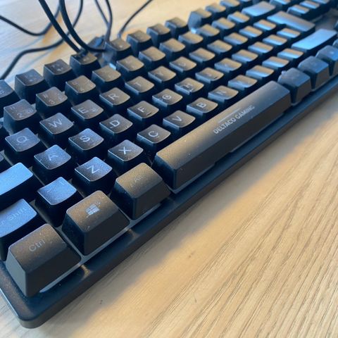 Gaming tastatur (RGB), mus, headsett