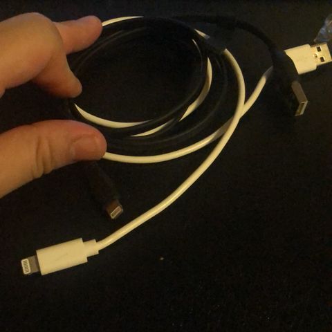 USB-C adapter, USB-C lade kabel og Lightning lade kabel