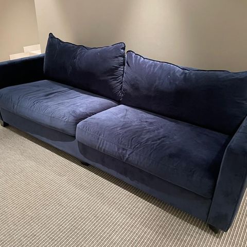 Pent brukt design sofa i fløyel