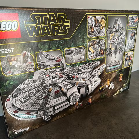 Helt Ny og Uåpnet Lego Star Wars Millenium Falcon 75257