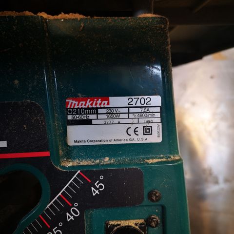 Makita bordsag model 2702