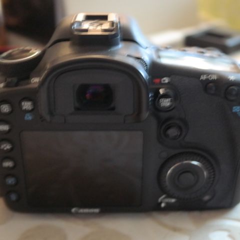 Canon Eos 7d med 2 linse, Batterigrep, Lader og Batteri