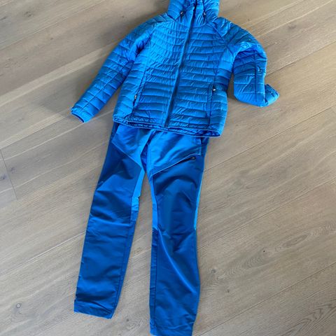 Fritidsbukse og jakke, dueblå/lyseblå