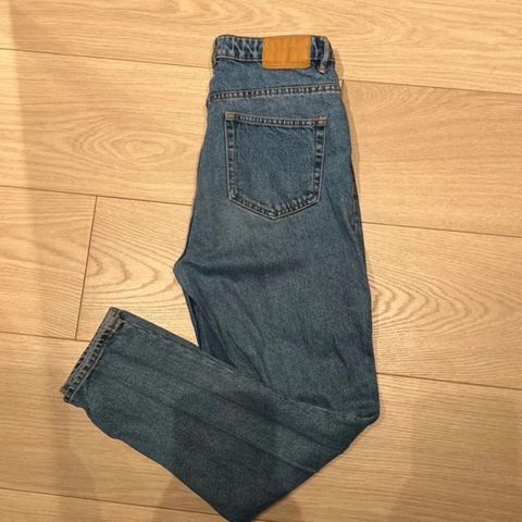 Lite og pent brukte jeans fra Zara, Levi’s og NA-KD