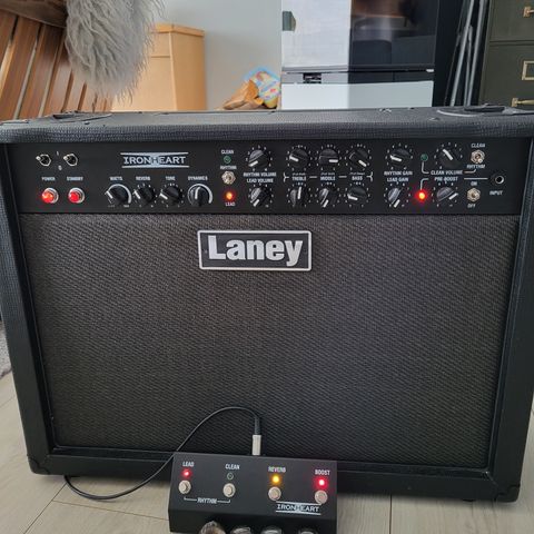Laney Ironheart IRT60-212 (60W) med ekstra rør og footswitch.