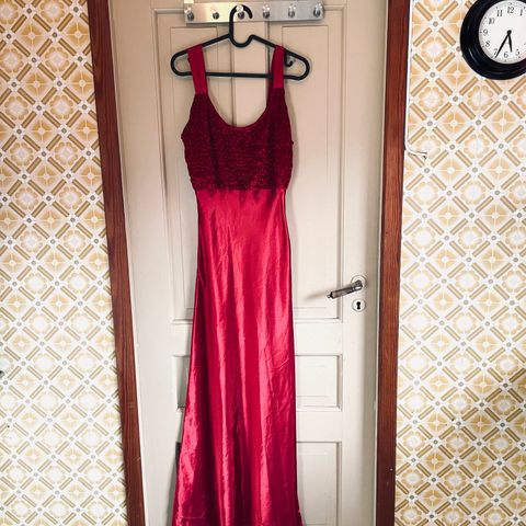 Lang rød kjole ❤️ S