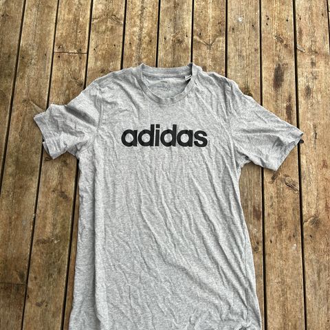 T skjorte Adidas
