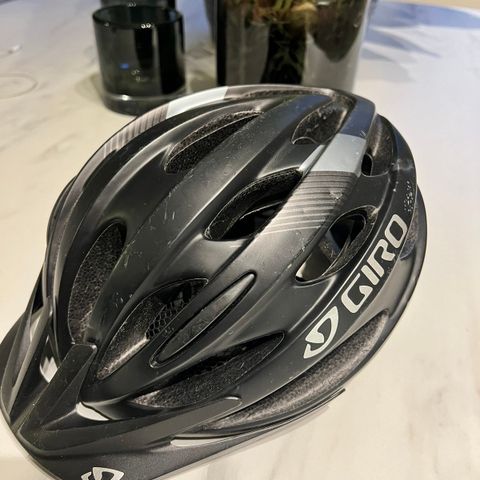Giro hjelm