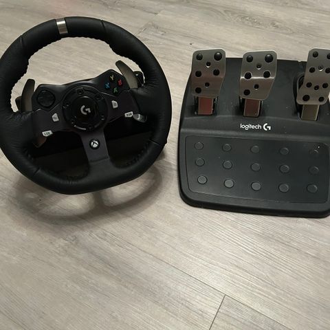 Logitech G923 Ratt og pedal