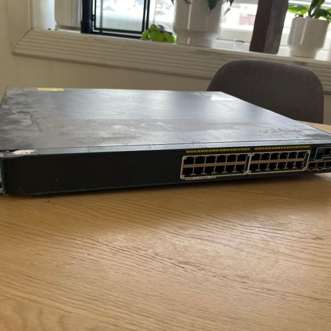 Fintbrukt 24 PoE ports Cisco switch Cisco Catalyst 2960S-24PS  selges billig