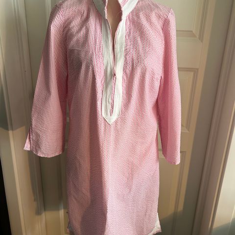 Mud Pie medium krepp kjole rosa og hvit tunikakjole