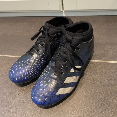 Adidas Predator fotballsko str 36