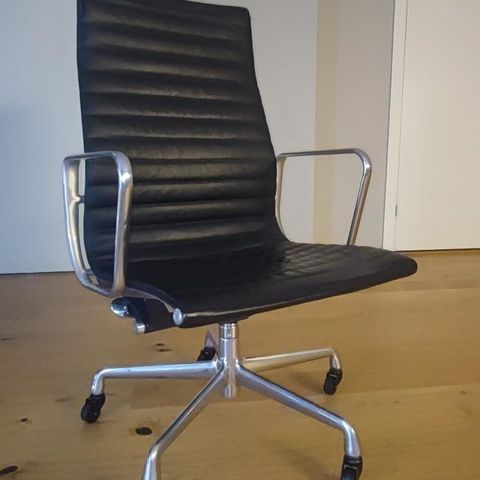 Sjelden Orginal Eames EA 337 executive aluminium group 50th year Anniversary