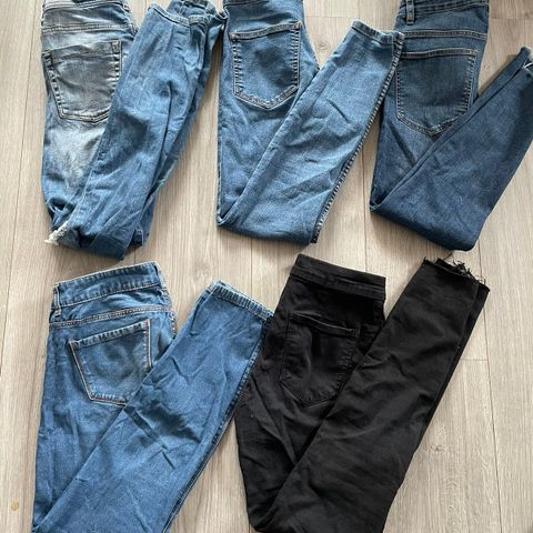 Jeans i størrelse 34