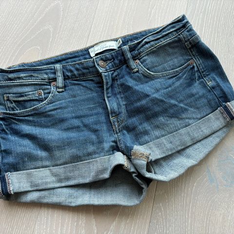 Som ny * Jeans shorts fra H&M str. 28