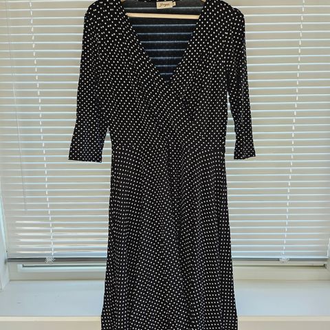 Dots dress fra Jumper Fabriken, str L