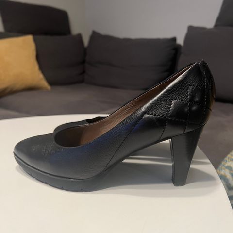 Ecco pumps