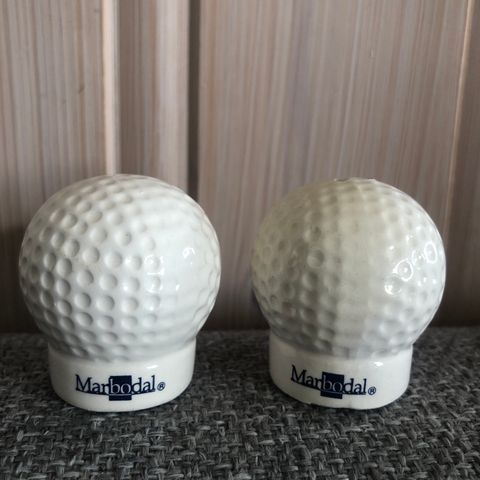 Golfballer salt og pepper sett, flott til golfentusiastene, logo kun ene siden