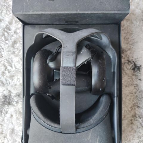 VR headset - Oculus Quest All-in-one