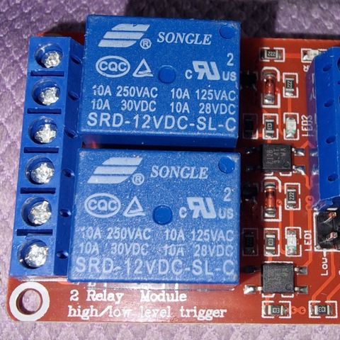 PCB modul kretskort med 2 stk rele= belastning 10A 12V drift, impuls trigg.