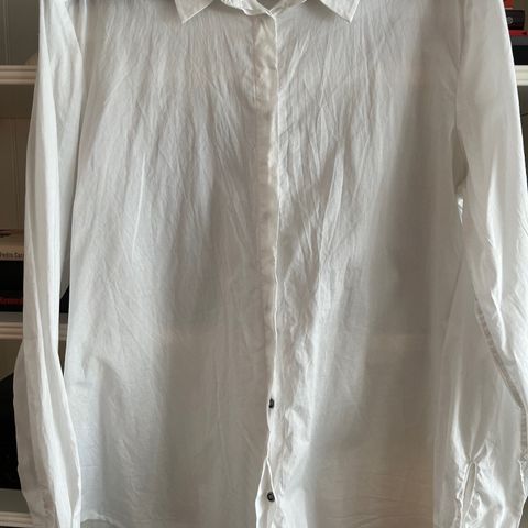 Tynn skjorte fra 2nd Day (100 % bomull) selges rimelig