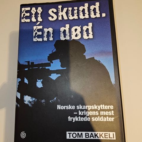 SIGNERT Ett skudd. En død. Norske skarpskyttere. Tom Bakkeli