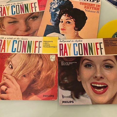 Platemappe med 60 talls ep plater av Ray Conniff + Color hits singler.