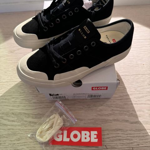 Globe Surplus skatesko