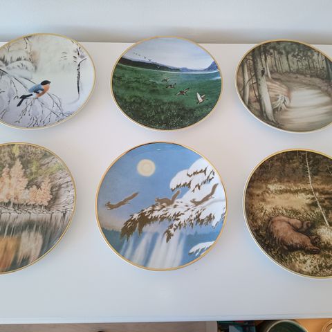 Platter fra Porsgrund porselen med motiv fra Theodor Kittelsen
