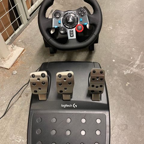 Logitech G29 Driving Force Racing Wheel