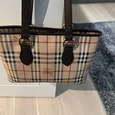 Burberry veske til salgs