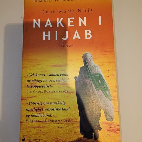 Naken i hijab. Gunn Marit Nisja