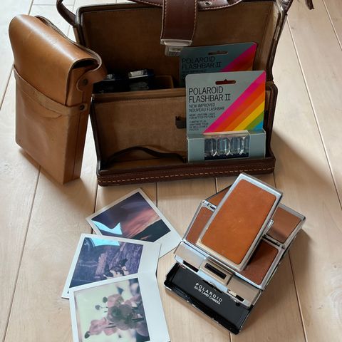 Polaroid SX-70 Land Camera med originalt skinn-etui og skinn-bag