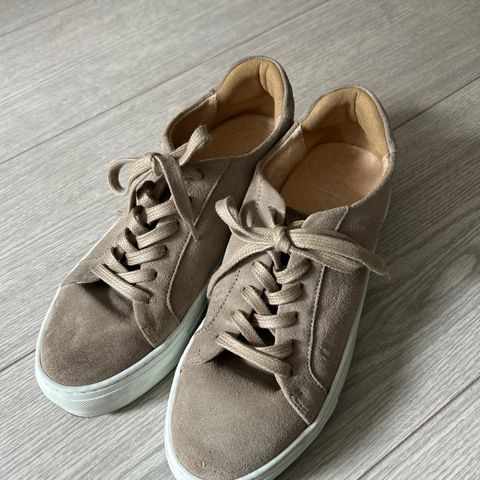 Sneakers i ekte skinn strl 38